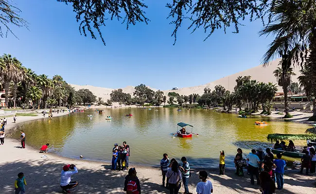 Huacachina lake